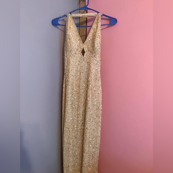 Yellow Dress - Picture 1 of 3